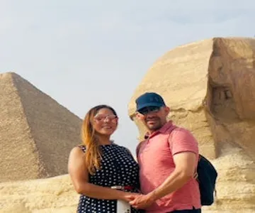 Giza Pyramids, Sphinx & Egyptian Museum: Private Day Tour with Bazaar